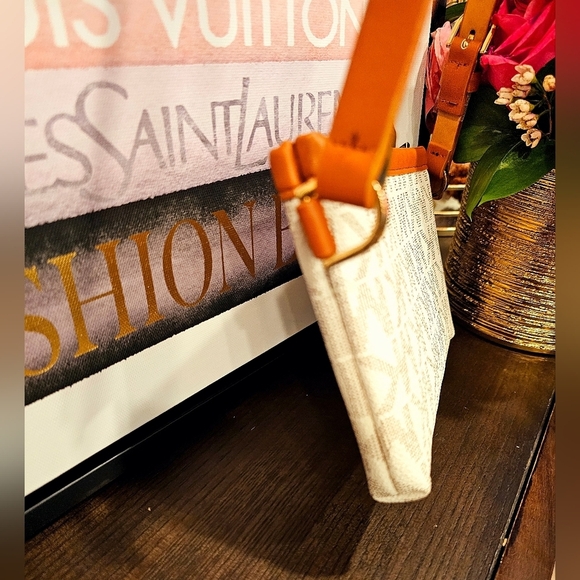 Michael Kors Tan and Cream signature logo belt bag fanny pack. - Picture 4 of 8